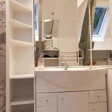Centre 2 Bedrooms *