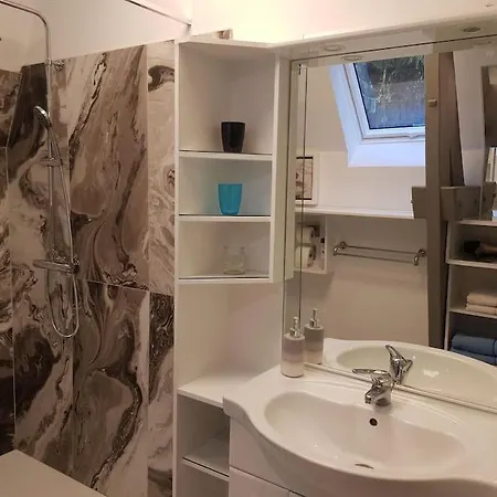 Centre 2 Bedrooms Apartment *