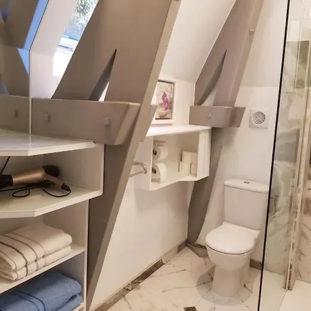 Centre 2 Bedrooms *